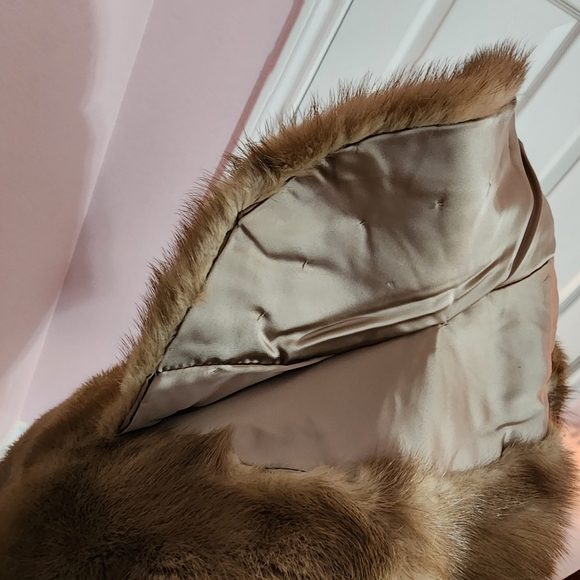 Elegant Blonde Mink Fur Stole - Picture 12 of 13